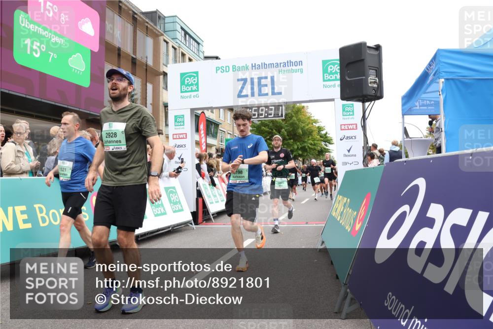 21.09.2025 - PSD Bank Halbmarathon Strokosch-Dieckow http://msf.ph/oto/8921801 21.09.2025 11:58:54 Ziel 1107, 1128, 1338, 1521, 1532, 2306, 2482, 2543, 2660, 2870, 2928, 3198, 3301, 3356, 3521, 3936 meine-sportfotos.de