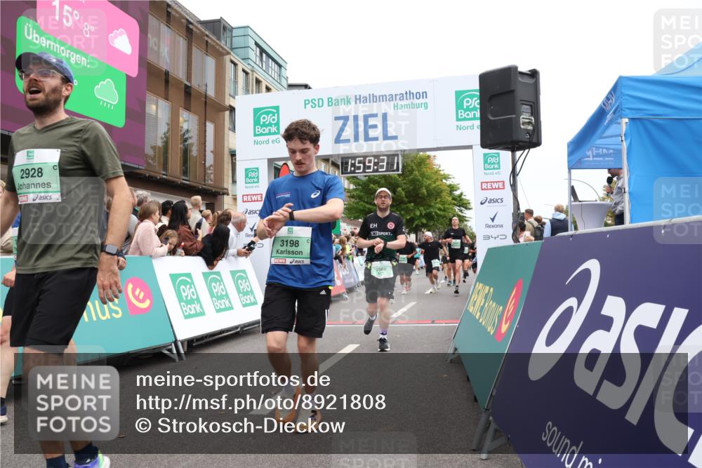 21.09.2025 - PSD Bank Halbmarathon Strokosch-Dieckow http://msf.ph/oto/8921808 21.09.2025 11:58:55 Ziel 1107, 1122, 1128, 1338, 1521, 1531, 1532, 2306, 2482, 2543, 2660, 2870, 2928, 3198, 3301, 3356, 3521, 3936 meine-sportfotos.de