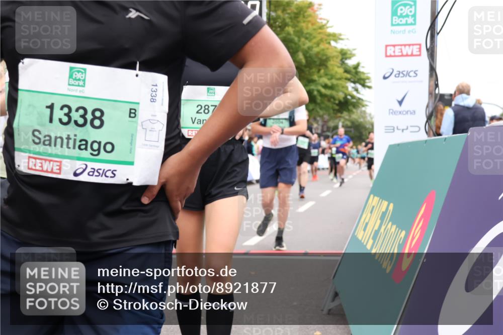 21.09.2025 - PSD Bank Halbmarathon Strokosch-Dieckow http://msf.ph/oto/8921877 21.09.2025 11:59:02 Ziel 1122, 1128, 1338, 1531, 1532, 2306, 2344, 2371, 2436, 2543, 2590, 2594, 2604, 2660, 2870, 3356, 3542, 3936 meine-sportfotos.de