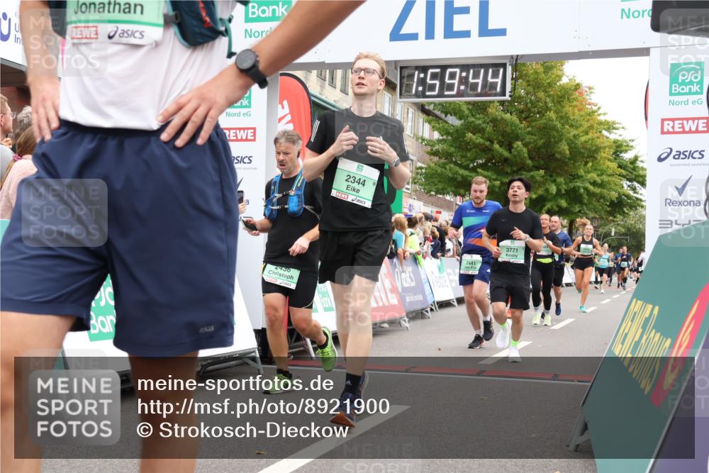 21.09.2025 - PSD Bank Halbmarathon Strokosch-Dieckow http://msf.ph/oto/8921900 21.09.2025 11:59:07 Ziel 1064, 1092, 1093, 1122, 1258, 1531, 2344, 2371, 2436, 2441, 2590, 2594, 2604, 2664, 3542, 3771 meine-sportfotos.de