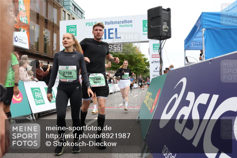 21.09.2025 - PSD Bank Halbmarathon Strokosch-Dieckow http://msf.ph/oto/8921987 21.09.2025 11:59:20 Ziel 1033, 1486, 1812, 2186, 2332, 2472, 2533, 2540, 2582, 2610, 2641, 2718, 2758, 2785, 3054 meine-sportfotos.de