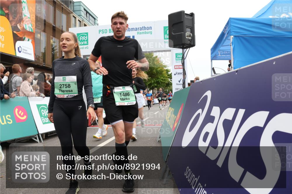 21.09.2025 - PSD Bank Halbmarathon Strokosch-Dieckow http://msf.ph/oto/8921994 21.09.2025 11:59:20 Ziel 1033, 1486, 1812, 2186, 2332, 2472, 2533, 2540, 2582, 2610, 2641, 2718, 2758, 2785, 3054 meine-sportfotos.de