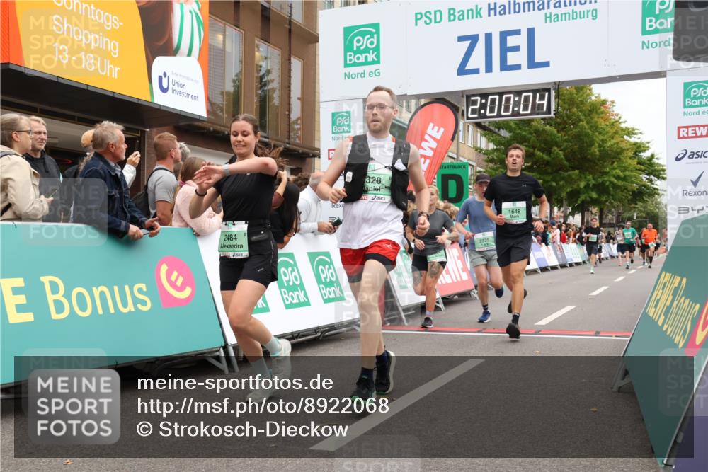 21.09.2025 - PSD Bank Halbmarathon Strokosch-Dieckow http://msf.ph/oto/8922068 21.09.2025 11:59:27 Ziel 1648, 1812, 2186, 2325, 2328, 2472, 2484, 2533, 2602, 2610, 2718, 2785 meine-sportfotos.de