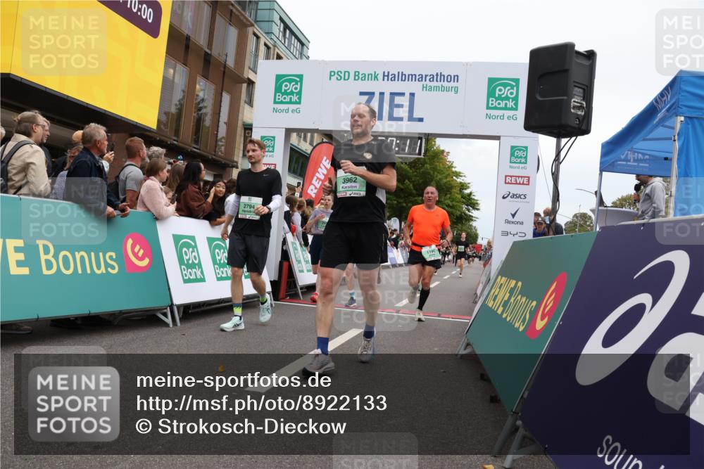21.09.2025 - PSD Bank Halbmarathon Strokosch-Dieckow http://msf.ph/oto/8922133 21.09.2025 11:59:34 Ziel 1196, 1609, 1648, 2241, 2248, 2325, 2328, 2484, 2517, 2574, 2602, 2794, 2915, 3962 meine-sportfotos.de
