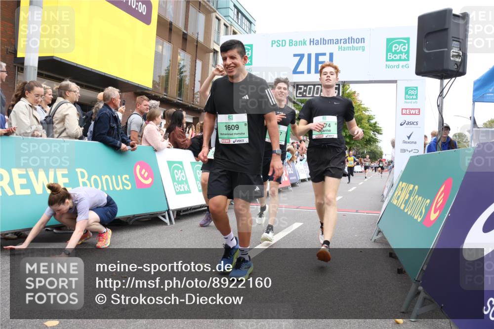 21.09.2025 - PSD Bank Halbmarathon Strokosch-Dieckow http://msf.ph/oto/8922160 21.09.2025 11:59:38 Ziel 1196, 1609, 2241, 2248, 2517, 2558, 2574, 2581, 2645, 2794, 2915, 3217, 3962 meine-sportfotos.de