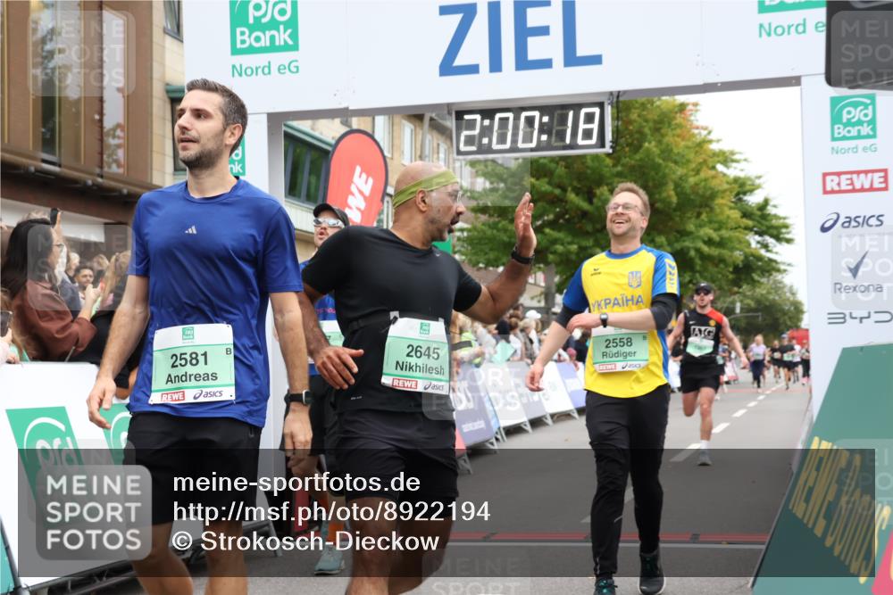 21.09.2025 - PSD Bank Halbmarathon Strokosch-Dieckow http://msf.ph/oto/8922194 21.09.2025 11:59:42 Ziel 1042, 1196, 1367, 1609, 1700, 2241, 2248, 2517, 2558, 2574, 2581, 2645, 2915, 3217 meine-sportfotos.de