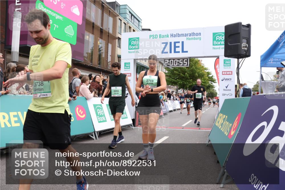 21.09.2025 - PSD Bank Halbmarathon Strokosch-Dieckow http://msf.ph/oto/8922531 21.09.2025 12:00:18 Ziel 1104, 1162, 2255, 2314, 2490, 2529, 2538, 2640, 2648, 2769, 2801, 3738, 3906 meine-sportfotos.de