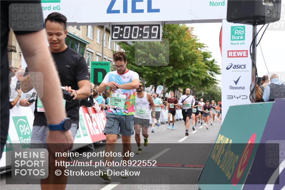21.09.2025 - PSD Bank Halbmarathon Strokosch-Dieckow http://msf.ph/oto/8922552 21.09.2025 12:00:23 Ziel 1104, 1162, 1912, 1934, 2255, 2314, 2329, 2466, 2467, 2519, 2529, 2538 meine-sportfotos.de