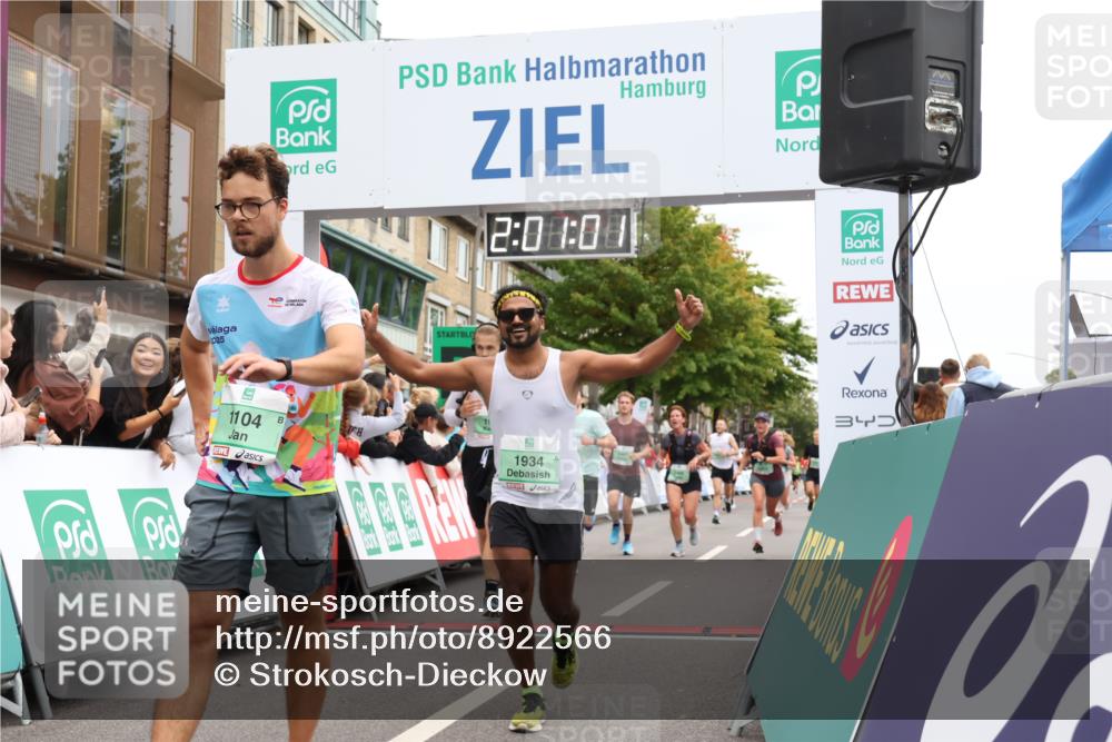 21.09.2025 - PSD Bank Halbmarathon Strokosch-Dieckow http://msf.ph/oto/8922566 21.09.2025 12:00:25 Ziel 1104, 1162, 1912, 1934, 2314, 2329, 2373, 2466, 2467, 2519, 2529, 2538, 3364 meine-sportfotos.de