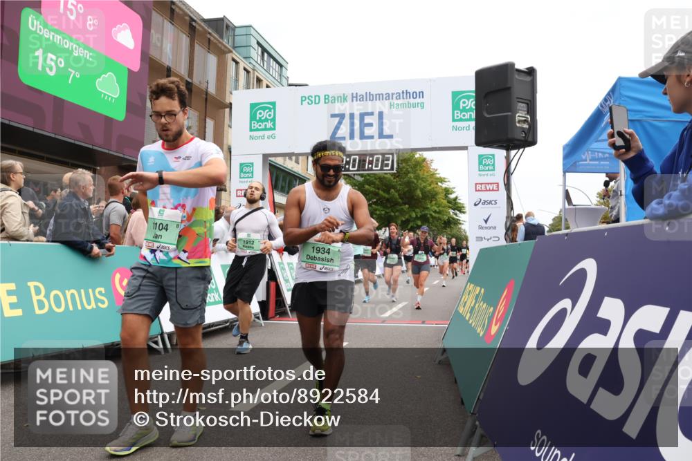 21.09.2025 - PSD Bank Halbmarathon Strokosch-Dieckow http://msf.ph/oto/8922584 21.09.2025 12:00:26 Ziel 1104, 1162, 1912, 1934, 2329, 2373, 2466, 2467, 2519, 2529, 2538, 3364 meine-sportfotos.de