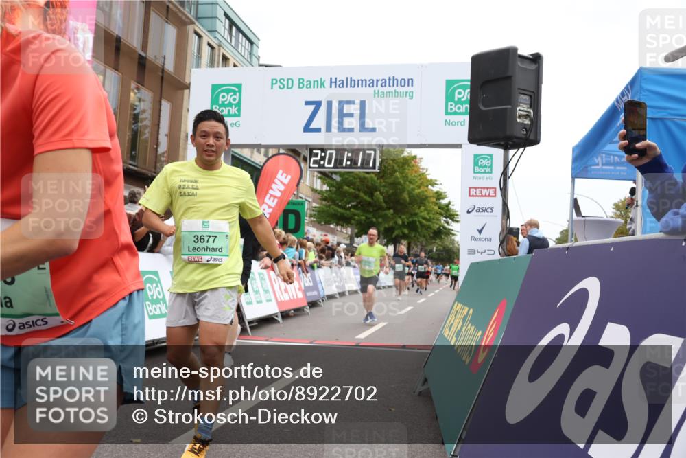 21.09.2025 - PSD Bank Halbmarathon Strokosch-Dieckow http://msf.ph/oto/8922702 21.09.2025 12:00:40 Ziel 1159, 2473, 2697, 2699, 2723, 3104, 3603, 3677, 3961, 3984 meine-sportfotos.de