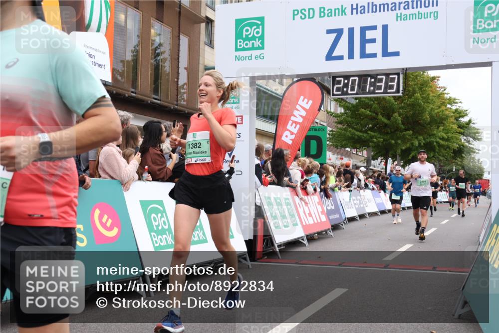 21.09.2025 - PSD Bank Halbmarathon Strokosch-Dieckow http://msf.ph/oto/8922834 21.09.2025 12:00:56 Ziel 1382, 2388, 2481, 2516, 2761, 2803, 3168, 3957 meine-sportfotos.de