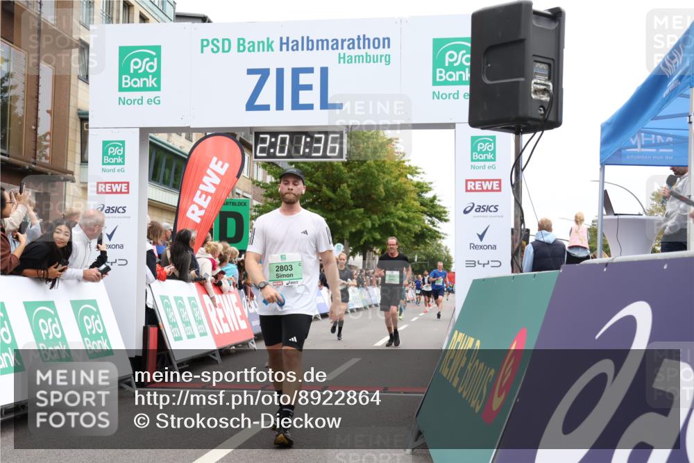 21.09.2025 - PSD Bank Halbmarathon Strokosch-Dieckow http://msf.ph/oto/8922864 21.09.2025 12:01:00 Ziel 1382, 2468, 2481, 2668, 2803, 2986, 3168, 3172 meine-sportfotos.de
