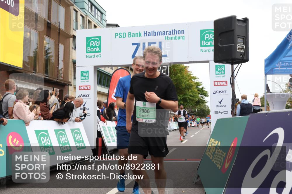 21.09.2025 - PSD Bank Halbmarathon Strokosch-Dieckow http://msf.ph/oto/8922881 21.09.2025 12:01:06 Ziel 1203, 1477, 2468, 2481, 2668, 2803, 2853, 2986, 3172, 4009 meine-sportfotos.de