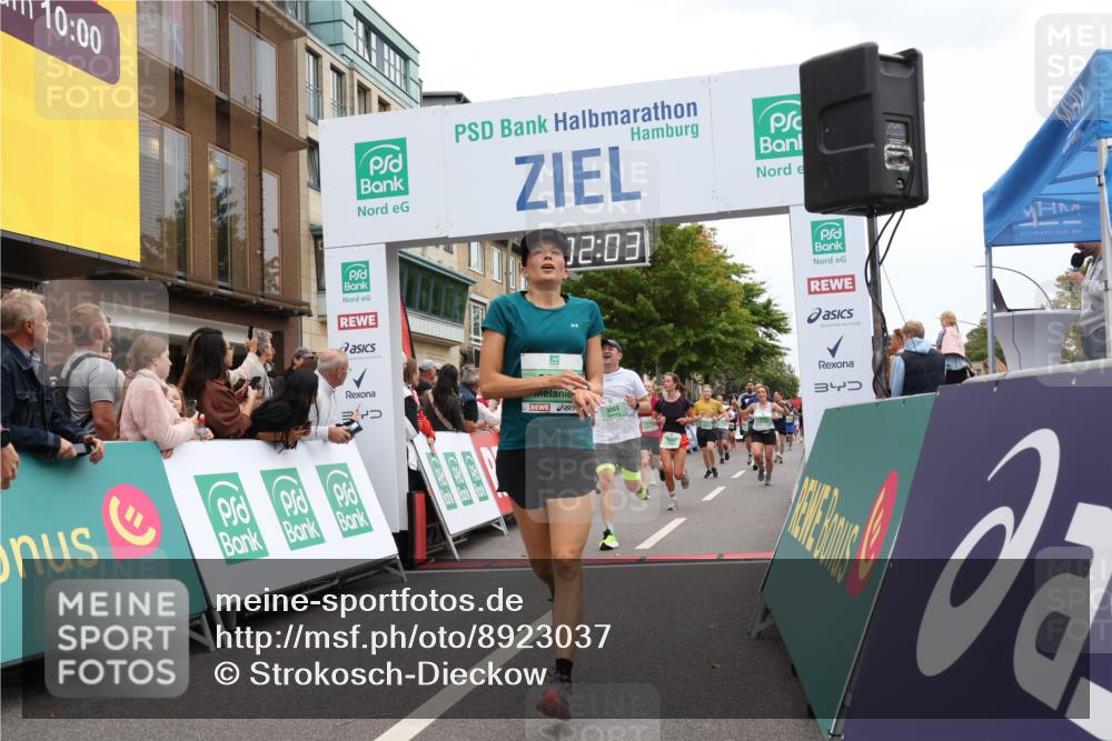 21.09.2025 - PSD Bank Halbmarathon Strokosch-Dieckow http://msf.ph/oto/8923037 21.09.2025 12:01:26 Ziel 1357, 1711, 2093, 2498, 2597, 2733, 2978, 3053, 3083, 3098, 3182, 3186 meine-sportfotos.de