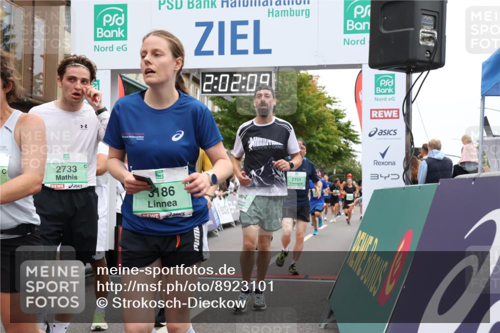 21.09.2025 - PSD Bank Halbmarathon Strokosch-Dieckow http://msf.ph/oto/8923101 21.09.2025 12:01:32 Ziel 1357, 1711, 1789, 2597, 2686, 2733, 2751, 2943, 2978, 3011, 3053, 3083, 3098, 3186, 3187, 3964, 4038 meine-sportfotos.de