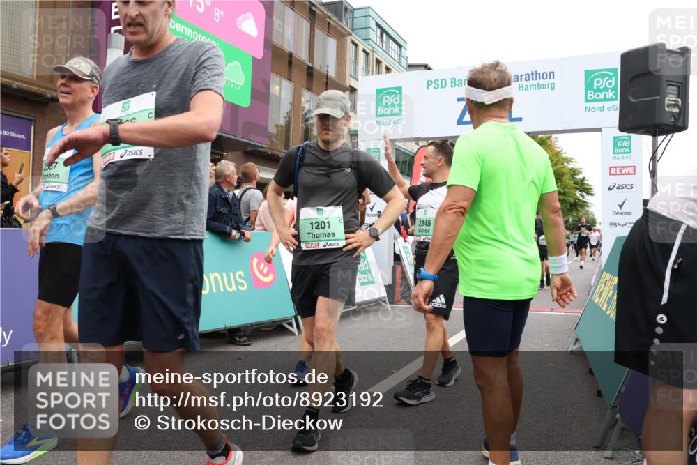 21.09.2025 - PSD Bank Halbmarathon Strokosch-Dieckow http://msf.ph/oto/8923192 21.09.2025 12:01:51 Ziel 1201, 1249, 1395, 2345, 2346, 2353, 2384, 2418, 2495, 2710, 2753, 2766, 2819, 2944, 2992, 3067, 3081, 3132, 3406, 3952 meine-sportfotos.de
