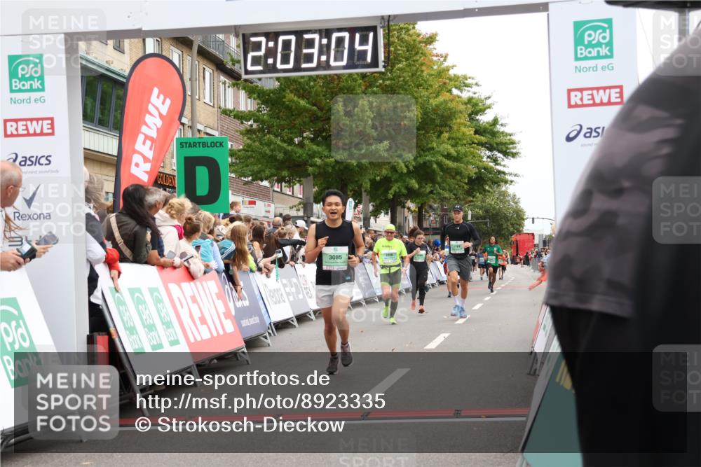 21.09.2025 - PSD Bank Halbmarathon Strokosch-Dieckow http://msf.ph/oto/8923335 21.09.2025 12:02:27 Ziel 1026, 1121, 3085, 3105 meine-sportfotos.de