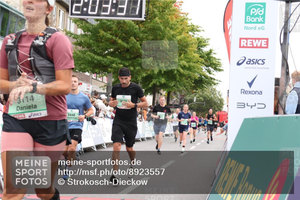 21.09.2025 - PSD Bank Halbmarathon Strokosch-Dieckow http://msf.ph/oto/8923557 21.09.2025 12:02:54 Ziel 2448, 3114, 3130 meine-sportfotos.de
