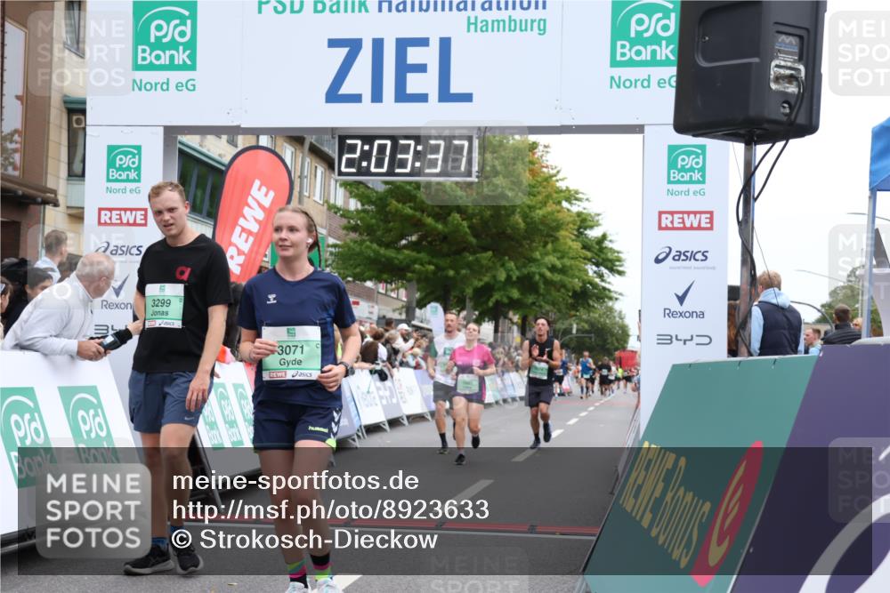 21.09.2025 - PSD Bank Halbmarathon Strokosch-Dieckow http://msf.ph/oto/8923633 21.09.2025 12:03:00 Ziel 1574, 1685, 2448, 3071, 3114, 3130, 3299, 3418 meine-sportfotos.de