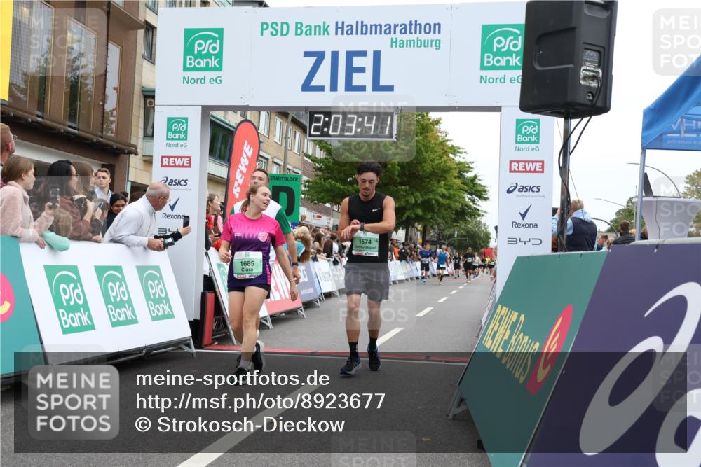 21.09.2025 - PSD Bank Halbmarathon Strokosch-Dieckow http://msf.ph/oto/8923677 21.09.2025 12:03:04 Ziel 1574, 1685, 3071, 3299, 3418 meine-sportfotos.de