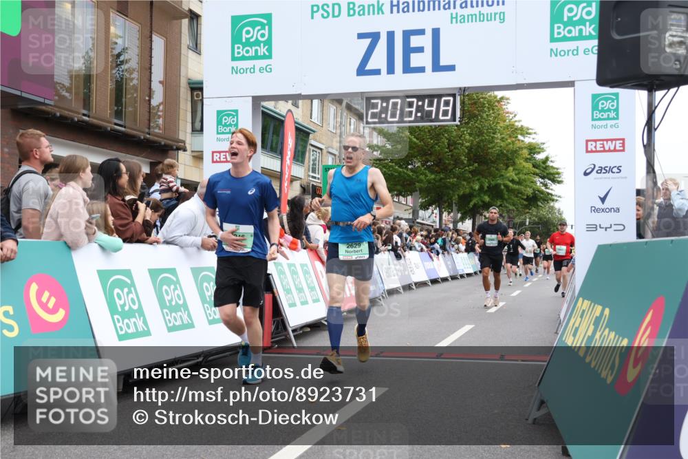 21.09.2025 - PSD Bank Halbmarathon Strokosch-Dieckow http://msf.ph/oto/8923731 21.09.2025 12:03:11 Ziel 1574, 2629, 3418, 3986 meine-sportfotos.de