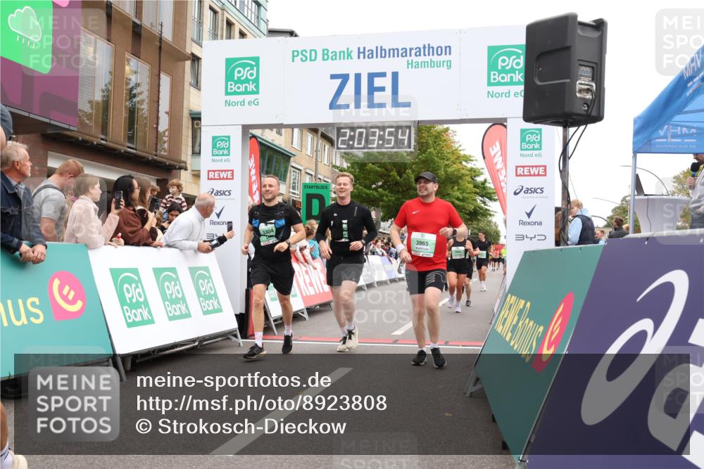 21.09.2025 - PSD Bank Halbmarathon Strokosch-Dieckow http://msf.ph/oto/8923808 21.09.2025 12:03:17 Ziel 1141, 1458, 1664, 2400, 2629, 2821, 3113, 3965, 3986 meine-sportfotos.de