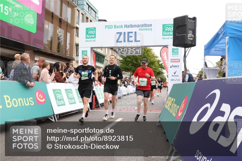 21.09.2025 - PSD Bank Halbmarathon Strokosch-Dieckow http://msf.ph/oto/8923815 21.09.2025 12:03:18 Ziel 1141, 1458, 1664, 2337, 2400, 2457, 2629, 2821, 3113, 3965, 3986 meine-sportfotos.de