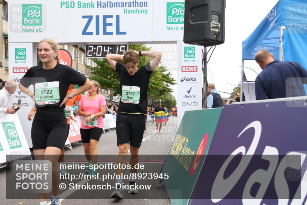 21.09.2025 - PSD Bank Halbmarathon Strokosch-Dieckow http://msf.ph/oto/8923945 21.09.2025 12:03:38 Ziel 1160, 2338, 2520, 2565, 2722, 2787, 2798, 2888, 2889, 3184, 3189, 3213, 3248 meine-sportfotos.de