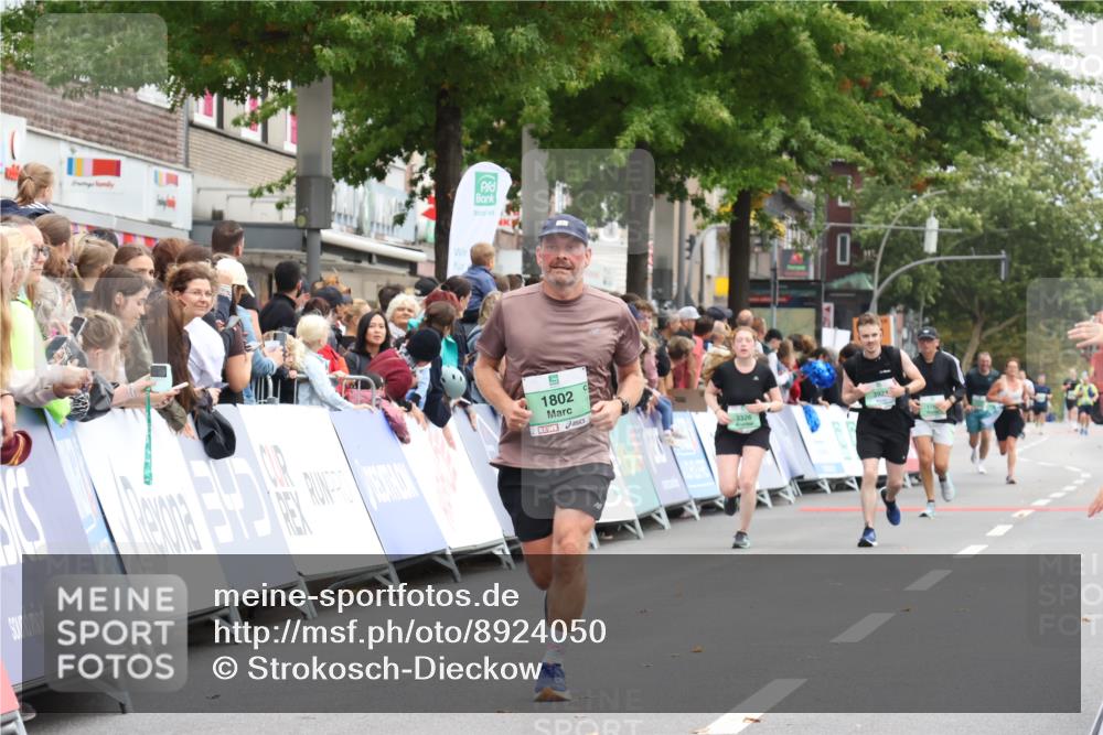 21.09.2025 - PSD Bank Halbmarathon Strokosch-Dieckow http://msf.ph/oto/8924050 21.09.2025 12:03:52 Ziel 1802, 2617, 2776, 2806 meine-sportfotos.de