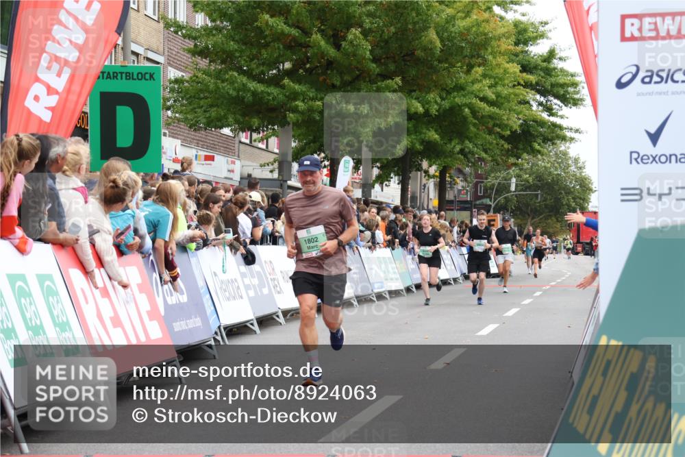 21.09.2025 - PSD Bank Halbmarathon Strokosch-Dieckow http://msf.ph/oto/8924063 21.09.2025 12:03:53 Ziel 1802, 2617, 2776, 2806 meine-sportfotos.de