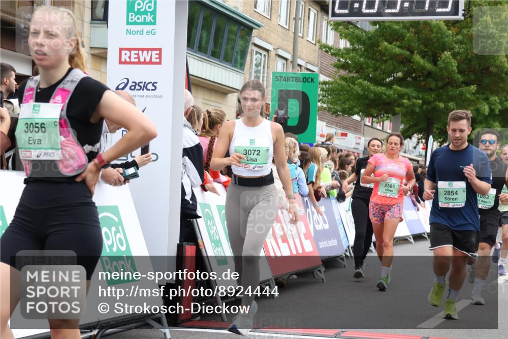 21.09.2025 - PSD Bank Halbmarathon Strokosch-Dieckow http://msf.ph/oto/8924444 21.09.2025 12:04:37 Ziel 1398, 1515, 1853, 2556, 2585, 2854, 3010, 3039, 3056, 3072, 3336, 3512, 3607 meine-sportfotos.de