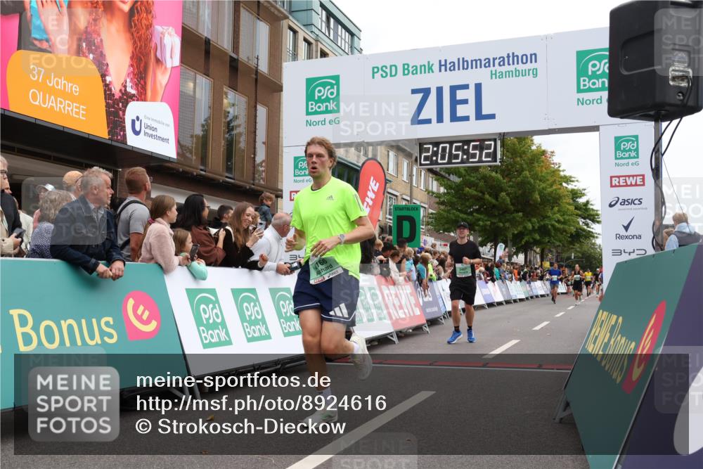 21.09.2025 - PSD Bank Halbmarathon Strokosch-Dieckow http://msf.ph/oto/8924616 21.09.2025 12:05:15 Ziel 2166, 3154, 3467 meine-sportfotos.de