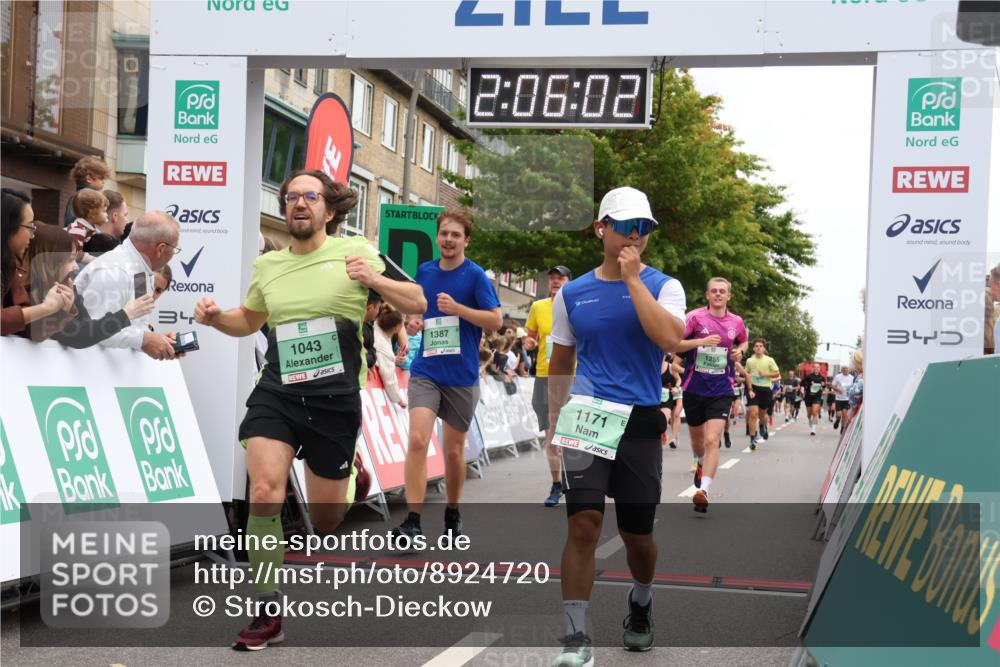 21.09.2025 - PSD Bank Halbmarathon Strokosch-Dieckow http://msf.ph/oto/8924720 21.09.2025 12:05:25 Ziel 1043, 1171, 1253, 1255, 1387, 2618, 3267, 4045 meine-sportfotos.de
