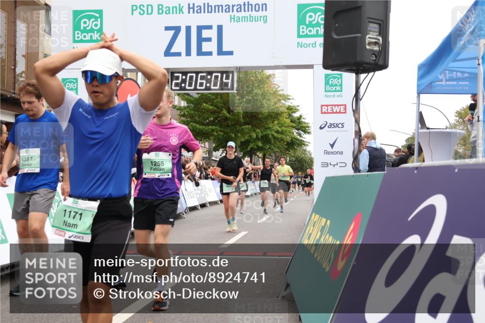 21.09.2025 - PSD Bank Halbmarathon Strokosch-Dieckow http://msf.ph/oto/8924741 21.09.2025 12:05:27 Ziel 1043, 1171, 1218, 1219, 1253, 1255, 1387, 2618, 3267, 4021, 4045 meine-sportfotos.de