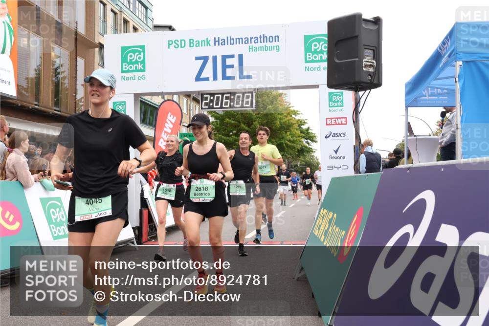 21.09.2025 - PSD Bank Halbmarathon Strokosch-Dieckow http://msf.ph/oto/8924781 21.09.2025 12:05:31 Ziel 1043, 1171, 1218, 1219, 1253, 1255, 1387, 2618, 2890, 3262, 4021, 4045 meine-sportfotos.de