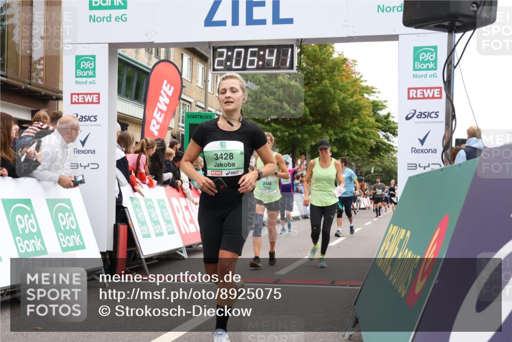 21.09.2025 - PSD Bank Halbmarathon Strokosch-Dieckow http://msf.ph/oto/8925075 21.09.2025 12:06:04 Ziel 1726, 1727, 2446, 3234, 3292, 3428, 3653 meine-sportfotos.de