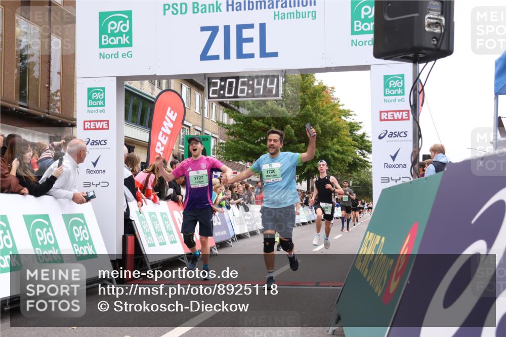 21.09.2025 - PSD Bank Halbmarathon Strokosch-Dieckow http://msf.ph/oto/8925118 21.09.2025 12:06:08 Ziel 1726, 1727, 2013, 2446, 2580, 3292, 3428 meine-sportfotos.de