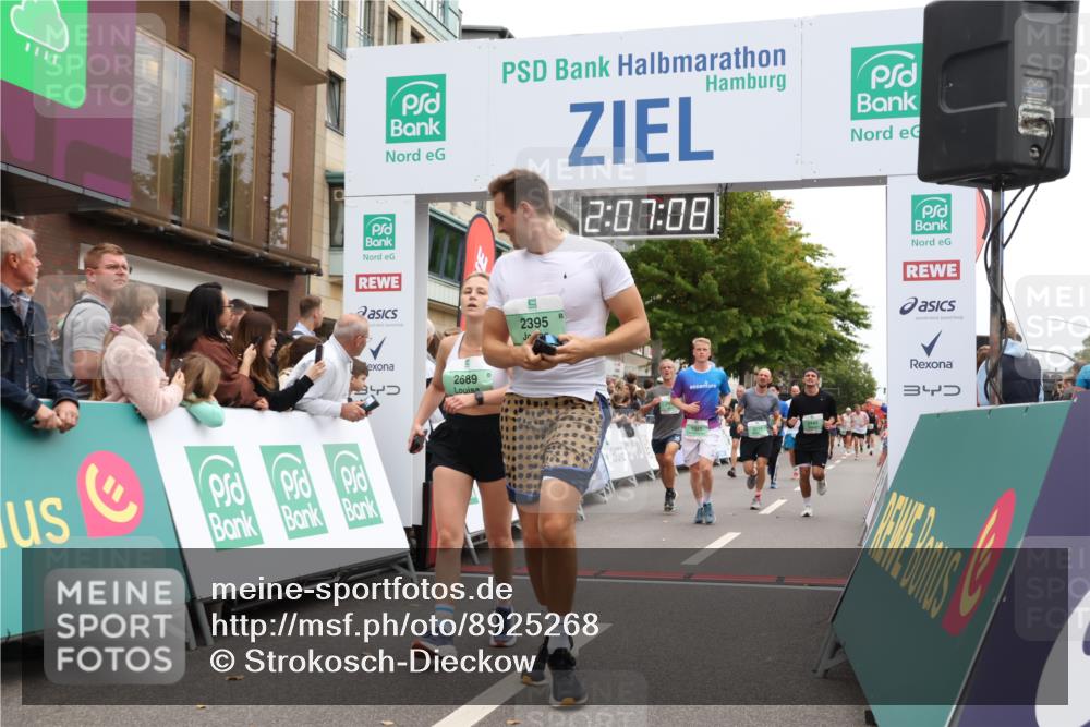 21.09.2025 - PSD Bank Halbmarathon Strokosch-Dieckow http://msf.ph/oto/8925268 21.09.2025 12:06:31 Ziel 1021, 1296, 2395, 2433, 2689, 2712, 2745, 2920, 2998, 3030, 3201, 3254 meine-sportfotos.de