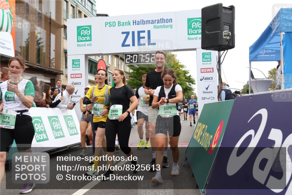 21.09.2025 - PSD Bank Halbmarathon Strokosch-Dieckow http://msf.ph/oto/8925613 21.09.2025 12:07:16 Ziel 1347, 1388, 1571, 1594, 2223, 2628, 2693, 2789, 2999, 3006, 3259, 3371, 3555, 3931 meine-sportfotos.de
