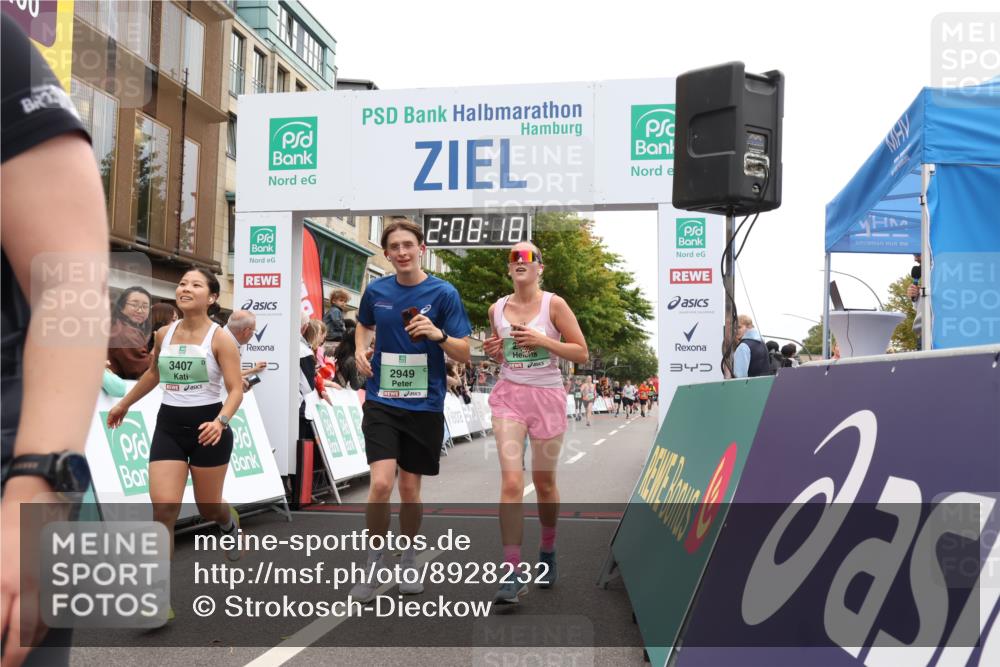 21.09.2025 - PSD Bank Halbmarathon Strokosch-Dieckow http://msf.ph/oto/8928232 21.09.2025 12:07:42 Ziel 2506, 2532, 2864, 2942, 2949, 3222, 3393, 3407, 4003 meine-sportfotos.de
