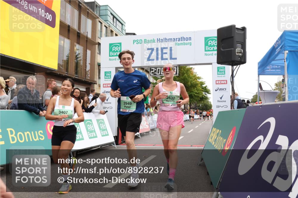 21.09.2025 - PSD Bank Halbmarathon Strokosch-Dieckow http://msf.ph/oto/8928237 21.09.2025 12:07:42 Ziel 2506, 2532, 2864, 2942, 2949, 3222, 3393, 3407, 4003 meine-sportfotos.de