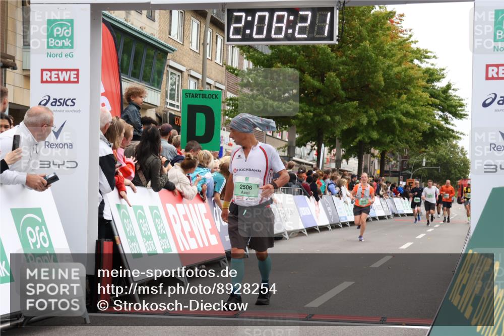21.09.2025 - PSD Bank Halbmarathon Strokosch-Dieckow http://msf.ph/oto/8928254 21.09.2025 12:07:44 Ziel 2506, 2532, 2949, 3222, 3407, 3910, 4003 meine-sportfotos.de