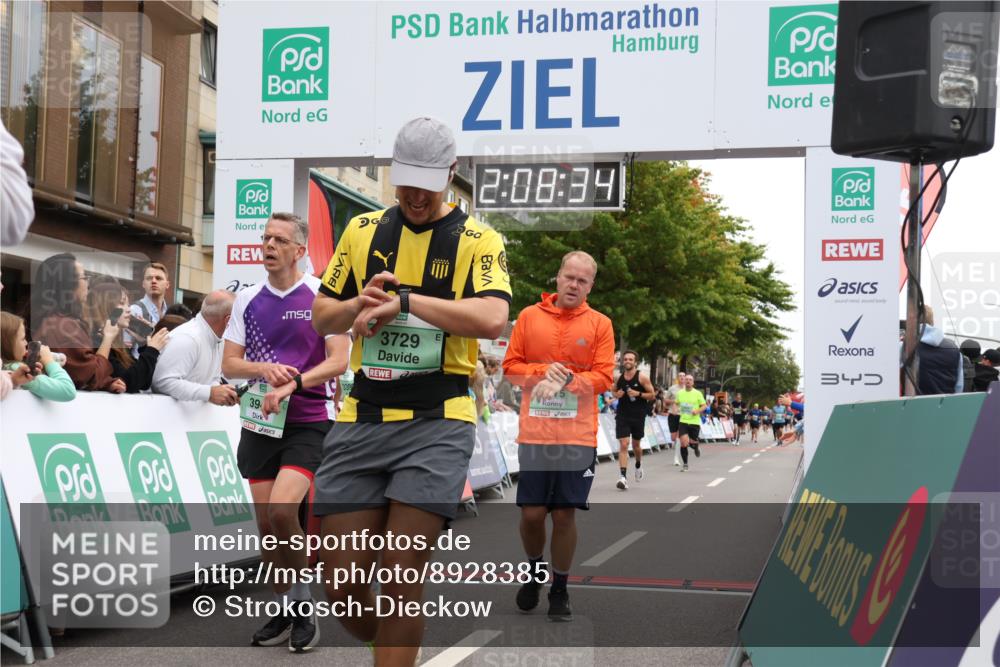 21.09.2025 - PSD Bank Halbmarathon Strokosch-Dieckow http://msf.ph/oto/8928385 21.09.2025 12:07:57 Ziel 2493, 2956, 3396, 3729, 3746, 3948, 3975 meine-sportfotos.de