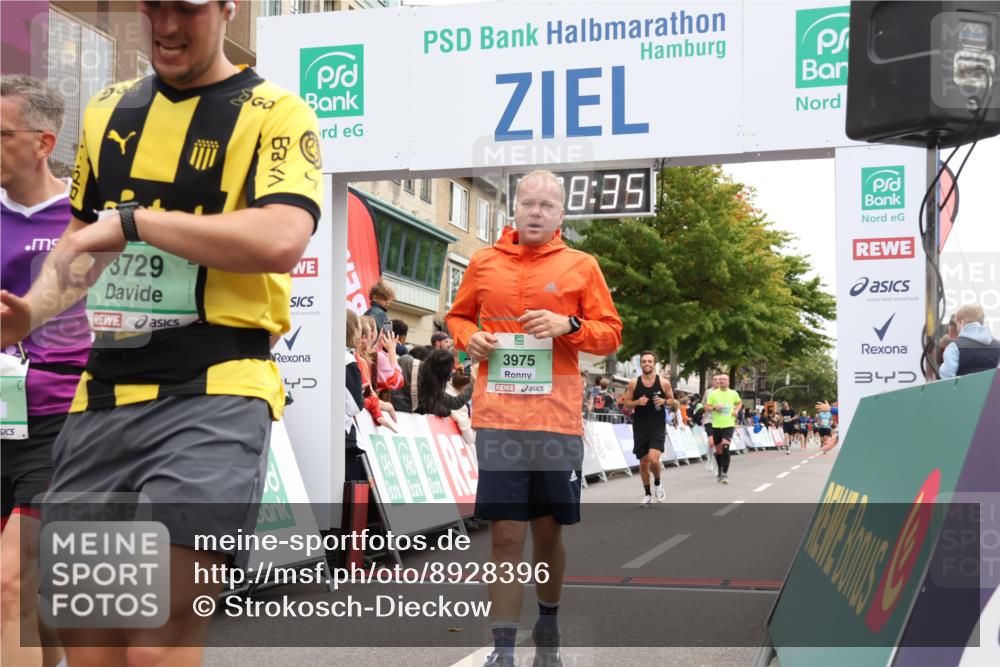 21.09.2025 - PSD Bank Halbmarathon Strokosch-Dieckow http://msf.ph/oto/8928396 21.09.2025 12:07:58 Ziel 2493, 2956, 3396, 3729, 3746, 3948, 3975 meine-sportfotos.de
