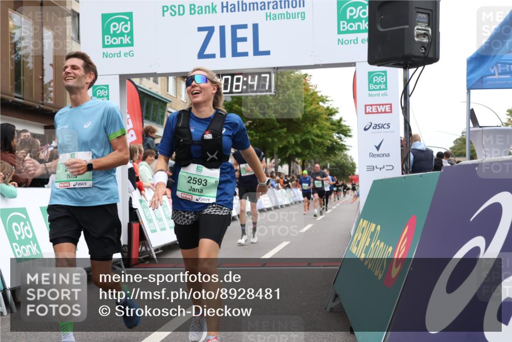 21.09.2025 - PSD Bank Halbmarathon Strokosch-Dieckow http://msf.ph/oto/8928481 21.09.2025 12:08:11 Ziel 2593, 2883, 2972, 3108, 3439, 3505 meine-sportfotos.de