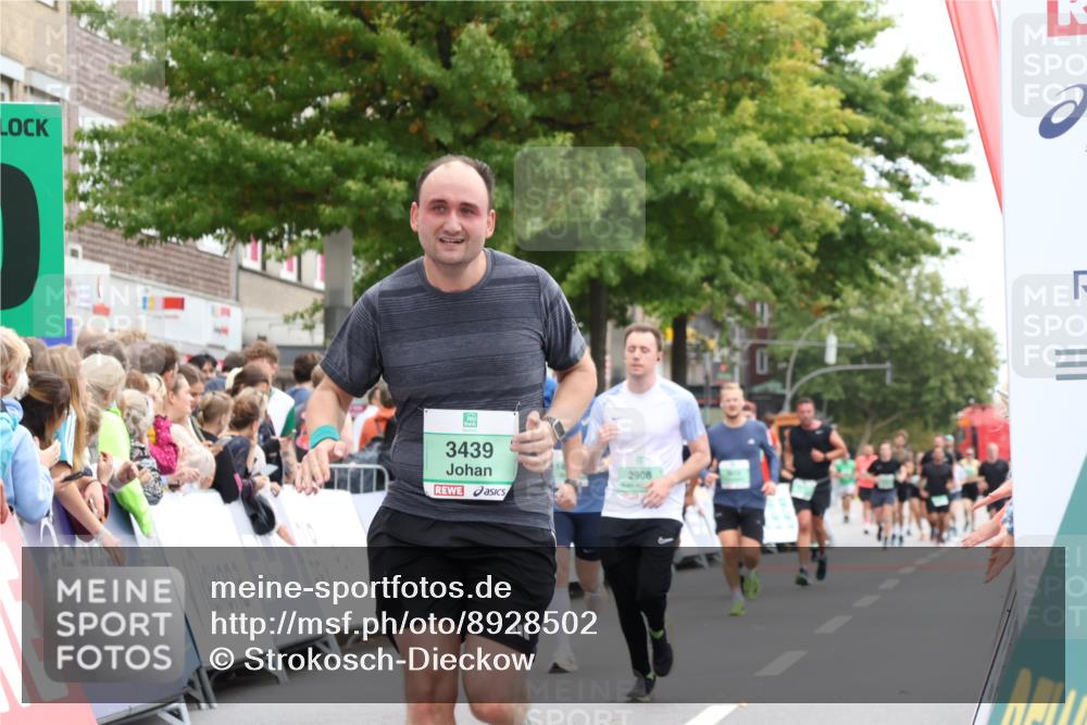 21.09.2025 - PSD Bank Halbmarathon Strokosch-Dieckow http://msf.ph/oto/8928502 21.09.2025 12:08:14 Ziel 1495, 1496, 2593, 2908, 2972, 3108, 3439 meine-sportfotos.de