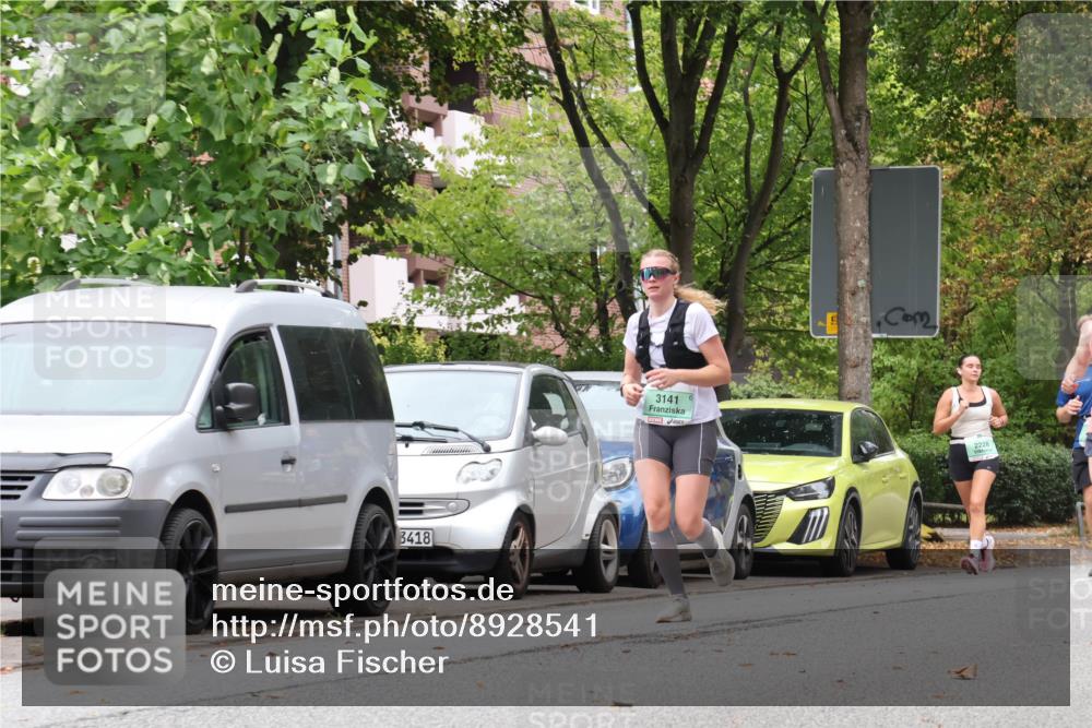 21.09.2025 - PSD Bank Halbmarathon Luisa Fischer http://msf.ph/oto/8928541 21.09.2025 11:41:17 Laufen 3418, 3141, 2228 meine-sportfotos.de
