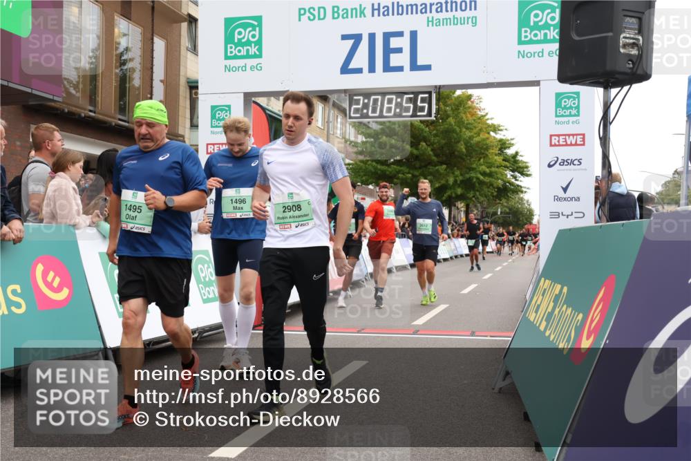 21.09.2025 - PSD Bank Halbmarathon Strokosch-Dieckow http://msf.ph/oto/8928566 21.09.2025 12:08:18 Ziel 1495, 1496, 2396, 2612, 2896, 2908, 3108, 3439 meine-sportfotos.de