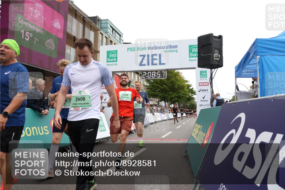 21.09.2025 - PSD Bank Halbmarathon Strokosch-Dieckow http://msf.ph/oto/8928581 21.09.2025 12:08:20 Ziel 1495, 1496, 2176, 2396, 2612, 2896, 2908, 3439 meine-sportfotos.de